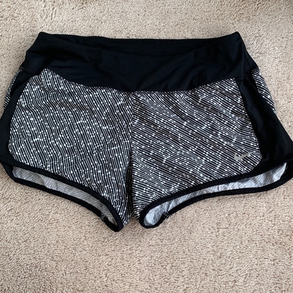 Nike shorts - Picture 1 of 4